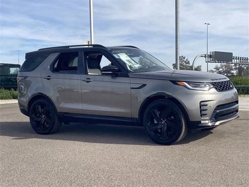 Used 2025 Land Rover Discovery Dynamic SE image 4