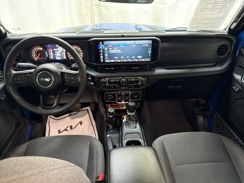 Used 2024 Jeep Wrangler Unlimited Rubicon AWD/4WD image 25