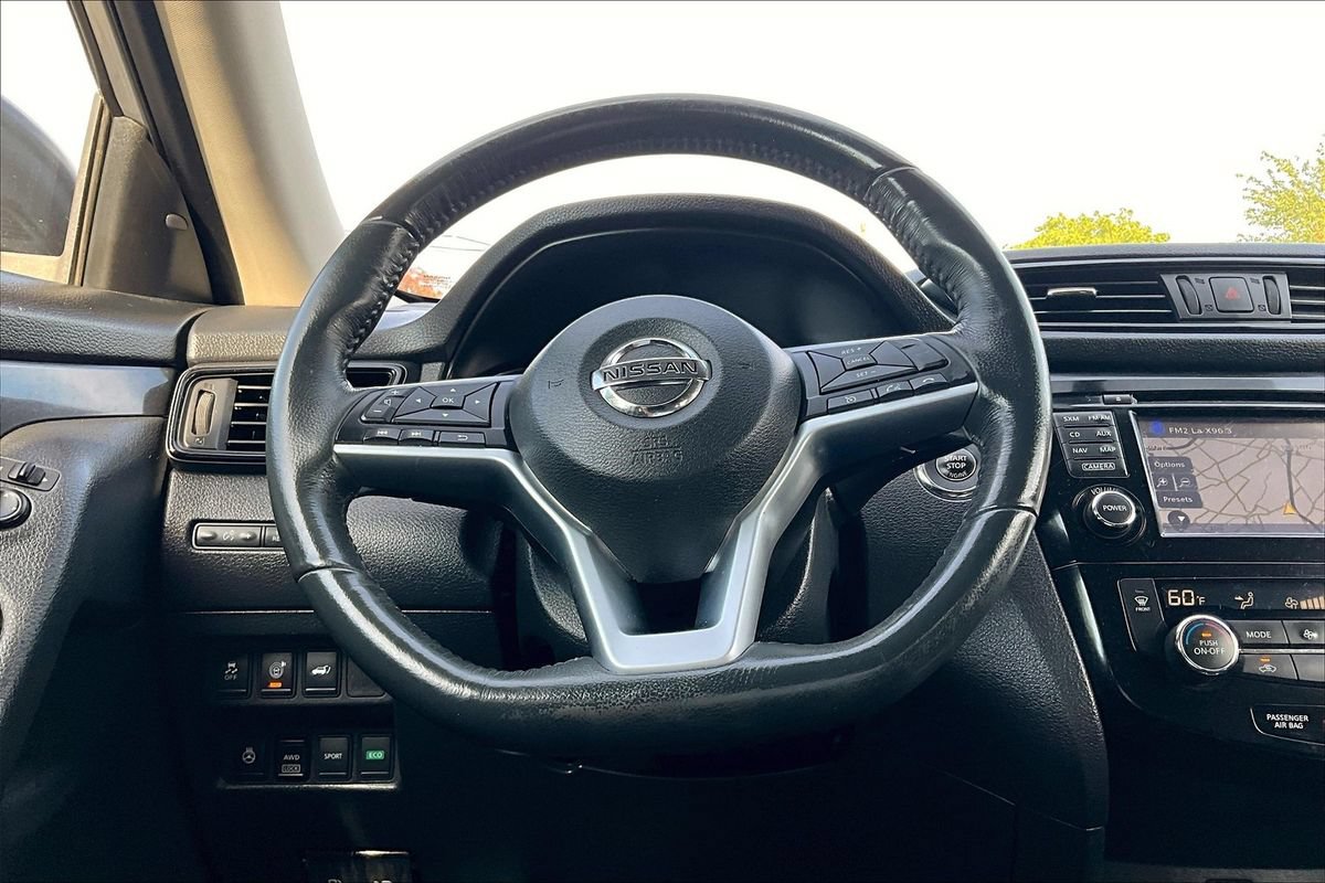 Used 2017 Nissan Rogue SV w/ SV Premium Package AWD/4WD image 19