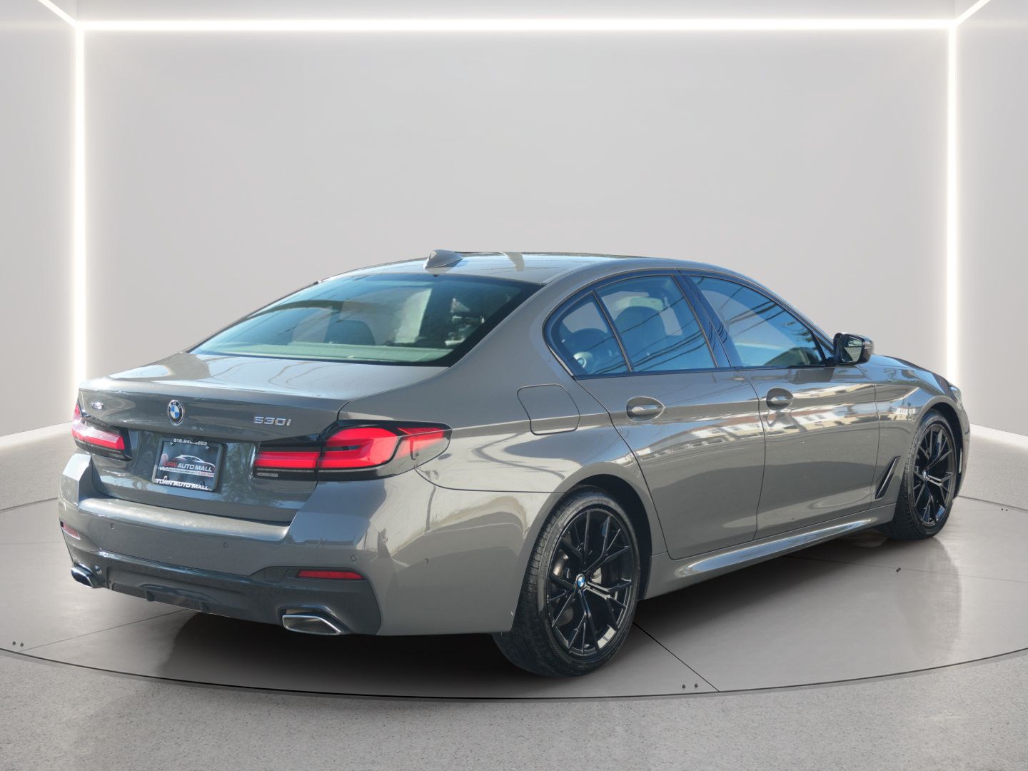 Used 2021 BMW 530i xDrive w/ M Sport Package AWD/4WD image 5