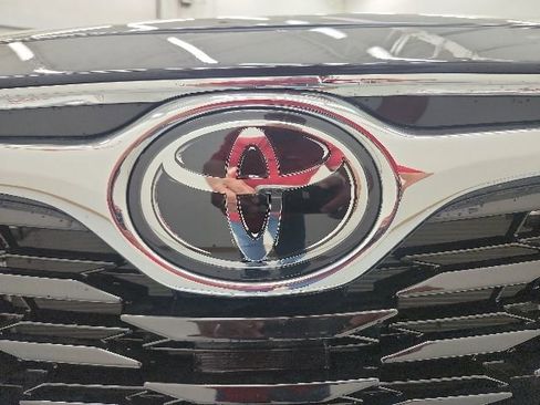 Used 2025 Toyota Highlander Limited AWD/4WD image 12