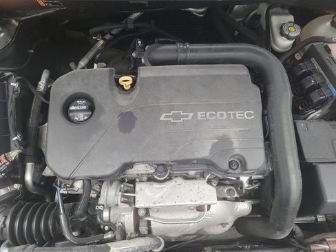 Used 2017 Chevrolet Malibu LT image 30