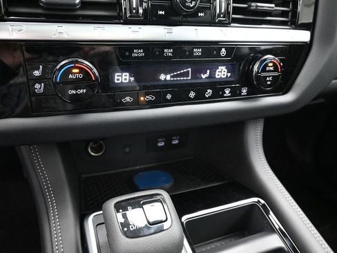 New 2026 Nissan Pathfinder Platinum image 19