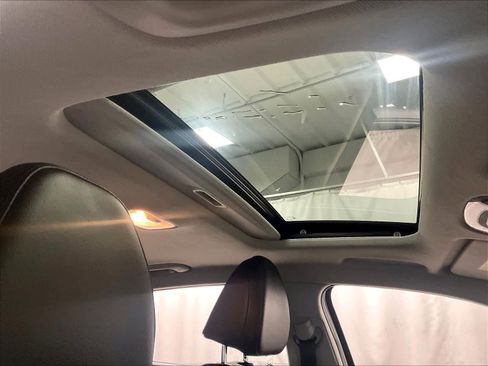 Used 2022 Hyundai Elantra Limited image 22