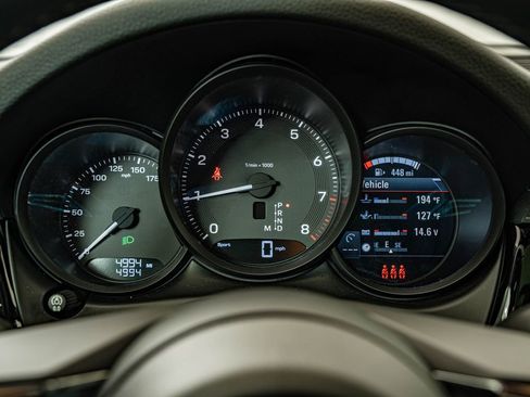Certified 2025 Porsche Macan AWD/4WD image 27