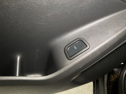 Used 2025 Chevrolet Traverse LT w/ Sun and Wheel Package image 45