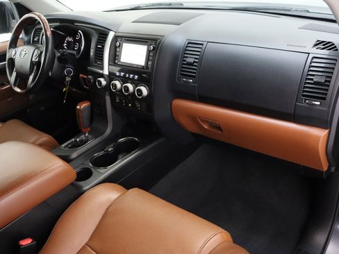 Used 2019 Toyota Sequoia Platinum image 43