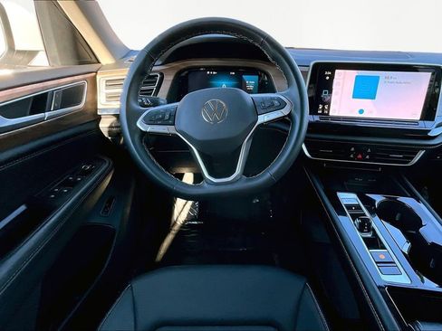 Used 2024 Volkswagen Atlas SE image 8