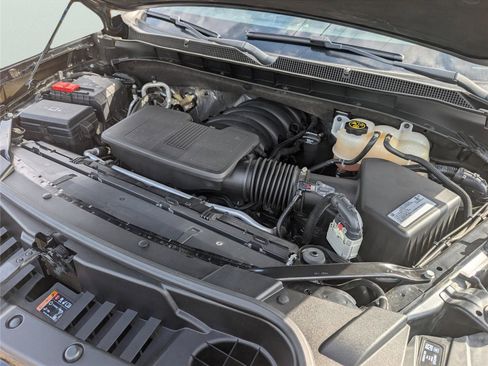 Used 2021 Chevrolet Suburban LS image 30