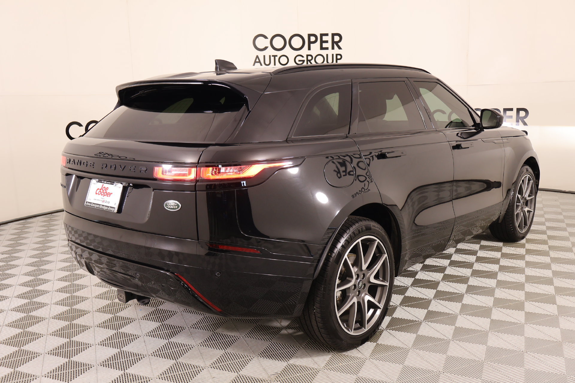 Used 2022 Land Rover Range Rover Velar R-Dynamic S AWD/4WD image 23