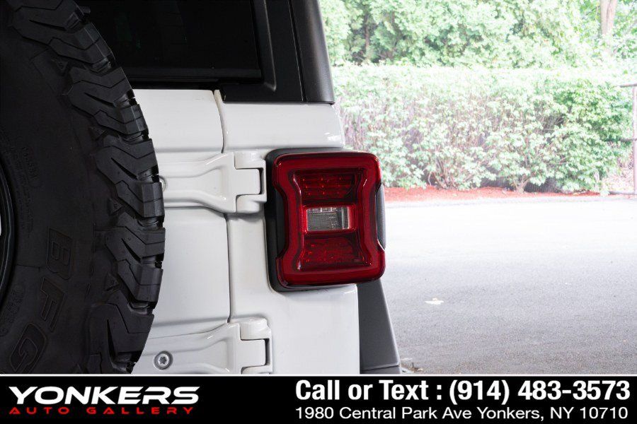 Used 2023 Jeep Wrangler Unlimited Rubicon w/ LED Lighting Group AWD/4WD image 22