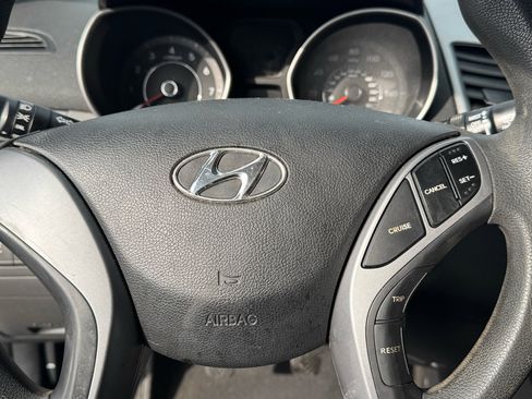 Used 2016 Hyundai Elantra SE image 16