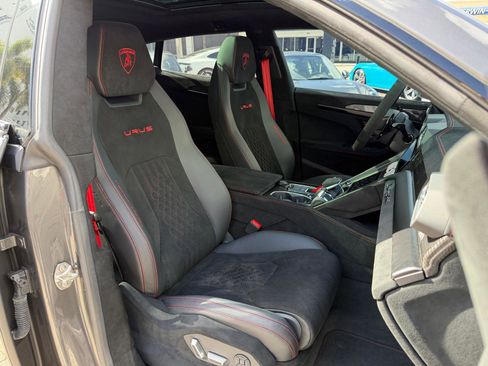 Used 2024 Lamborghini Urus Performante AWD/4WD image 55