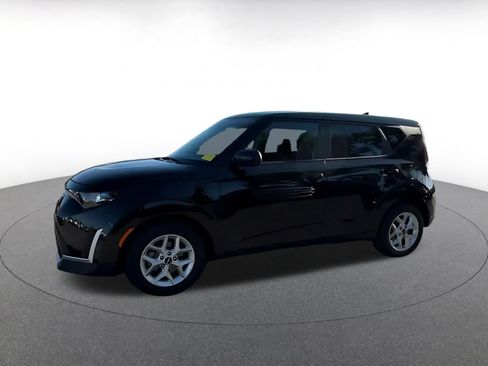 Used 2025 Kia Soul LX w/ LX Technology Package FWD image 8