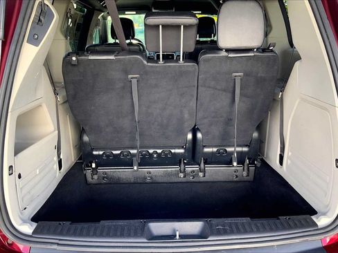 Used 2019 Dodge Grand Caravan SXT FWD image 34