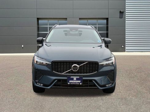 Certified 2025 Volvo XC60 B5 Plus image 2