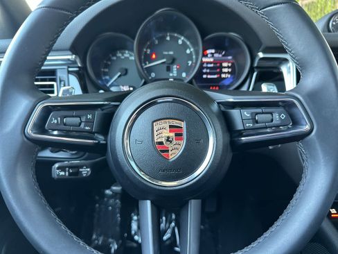 Certified 2025 Porsche Macan AWD/4WD image 25