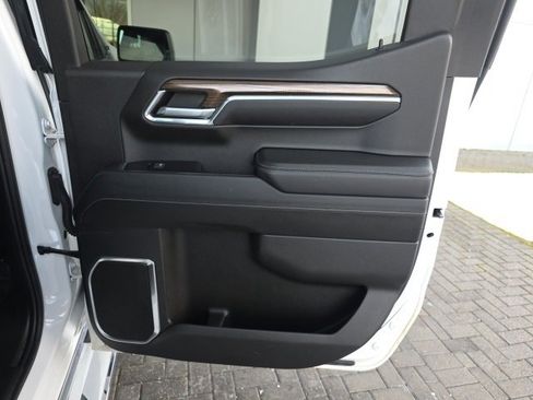 Used 2023 Chevrolet Silverado 1500 RST image 12