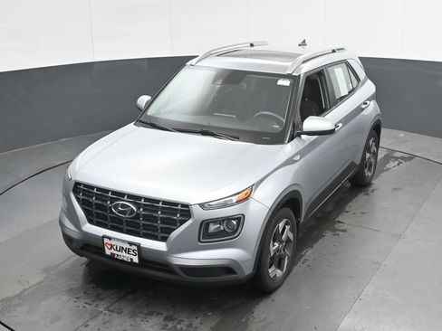 Used 2022 Hyundai Venue SEL FWD image 30