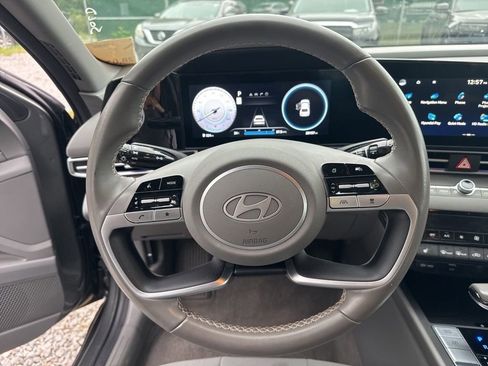 Used 2025 Hyundai Elantra SEL FWD image 44