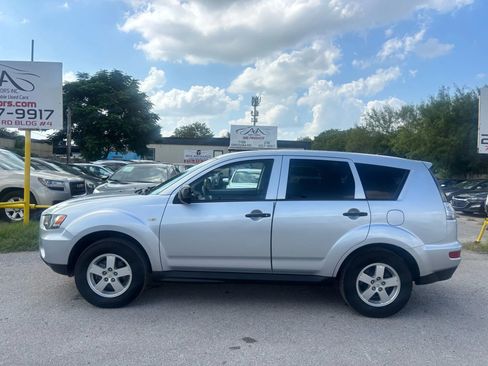 Used 2013 Mitsubishi Outlander ES image 3