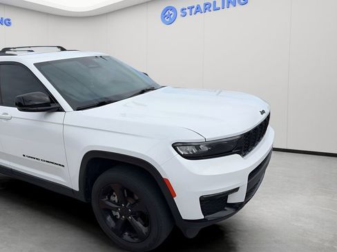 Used 2022 Jeep Grand Cherokee L Limited w/ Black Appearance Package image 3