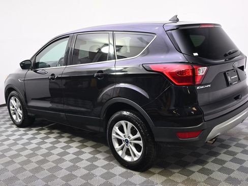 Used 2019 Ford Escape SE FWD image 3