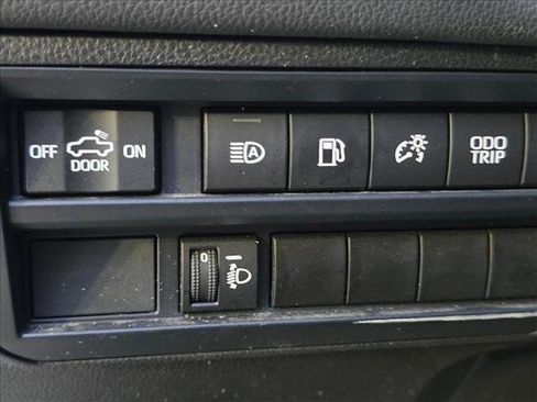 Certified 2025 Toyota Tundra Limited AWD/4WD image 10