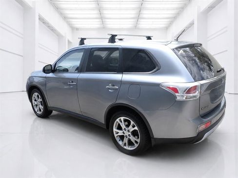 Used 2015 Mitsubishi Outlander SE AWD/4WD image 4