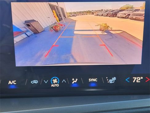 Used 2025 Chevrolet Traverse LT image 18