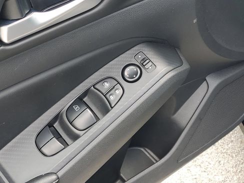 Used 2025 Nissan Altima 2.5 SV FWD image 19