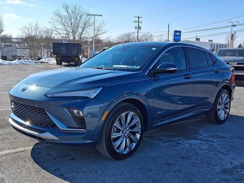 Certified 2025 Buick Envista Avenir image 3