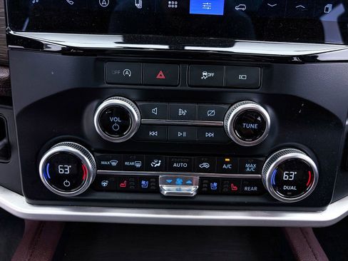 Used 2024 Ford Expedition Limited AWD/4WD image 24