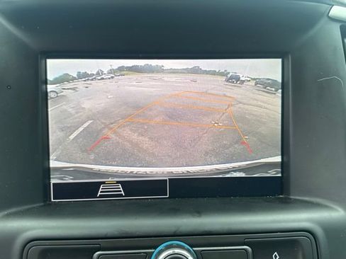 Used 2024 GMC Terrain SLE w/ Driver Convenience Package FWD image 9