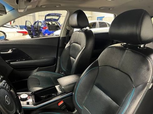 Used 2019 Kia Niro EX Premium FWD image 23