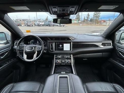 Used 2023 GMC Yukon XL Denali AWD/4WD image 12