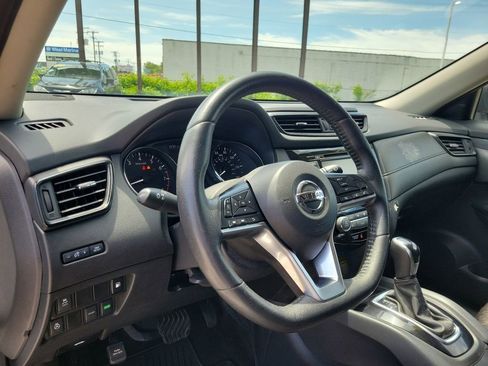 Used 2020 Nissan Rogue S FWD image 18