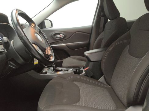 Used 2020 Jeep Cherokee Latitude w/ Cold Weather Group image 17