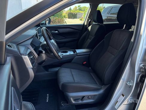 Used 2025 Nissan Rogue SV FWD image 38