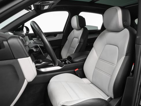 Certified 2024 Porsche Cayenne S w/ Premium Package Plus AWD/4WD image 5