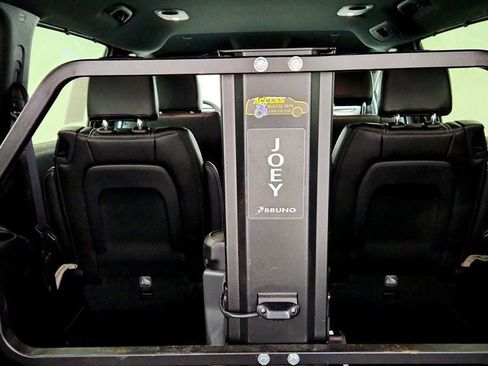 Used 2024 Chrysler Pacifica Touring-L w/ S Appearance Package AWD/4WD image 23