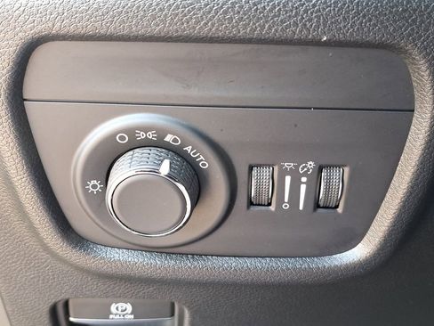 Used 2023 Jeep Grand Cherokee Altitude image 27