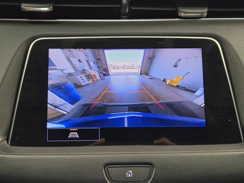 Used 2023 Cadillac XT4 Luxury w/ Cold Weather Package FWD image 19