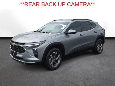 Used 2024 Chevrolet Trax LT w/ Driver Confidence Package image 2