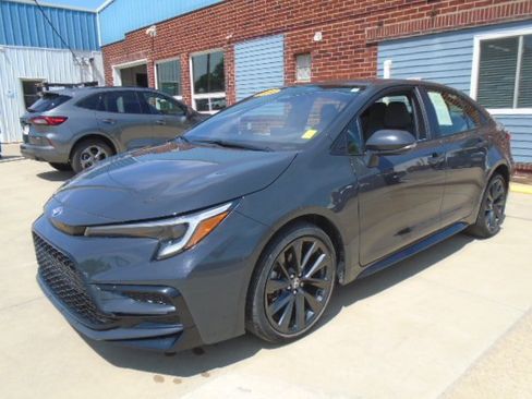Used 2023 Toyota Corolla SE FWD image 1