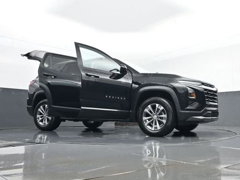 Used 2025 Chevrolet Equinox LT image 33