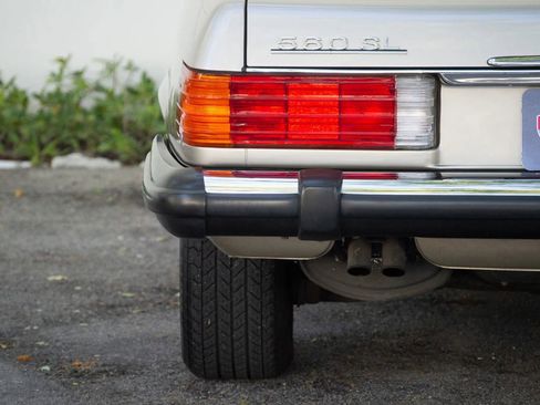 Used 1989 Mercedes-Benz 560 SL image 12