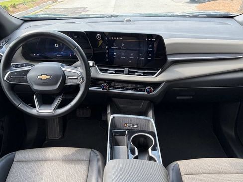 Used 2025 Chevrolet Equinox LT w/ Convenience Package II FWD image 5