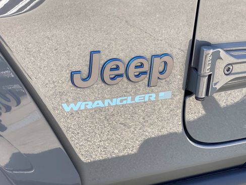 Used 2023 Jeep Wrangler Unlimited Rubicon 4xe w/ Cold Weather Group AWD/4WD image 14