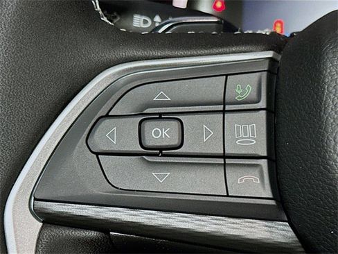 New 2025 Jeep Grand Cherokee Altitude image 28